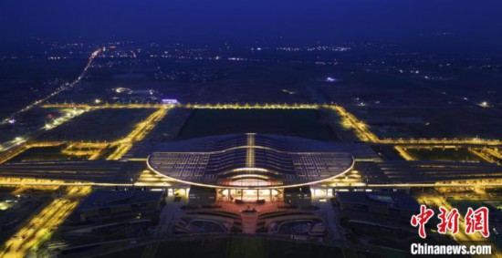 京雄城际铁路雄安站配套工程新月公园正式开园迎客