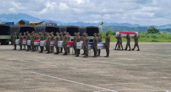 △军方运送牺牲士兵的遗体 图片来自网络