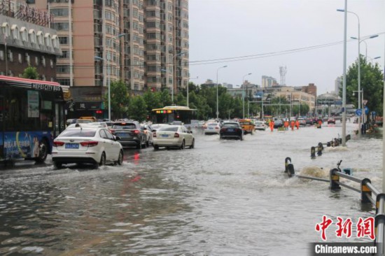 直击安徽合肥暴雨人员被困车辆被淹