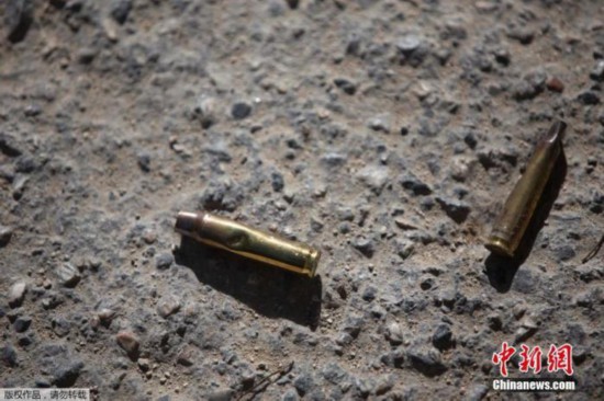 当地时间7日凌晨1时，莫伊兹在家中被一群身份不明、&ldquo;说西班牙语和英语&rdquo;的武装分子袭击并杀害。图为在海地总统居所外发现的弹壳。