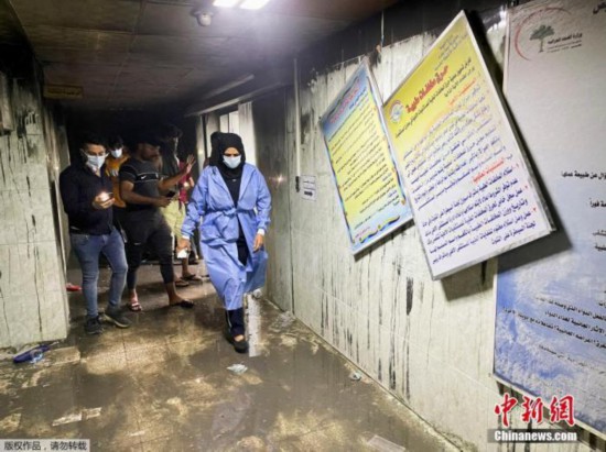 2021年4月24日，伊拉克首都巴格达一家收治新冠病人的医院发生火灾。