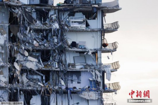 资料图：美国佛罗里达州迈阿密地区的倒塌大楼。