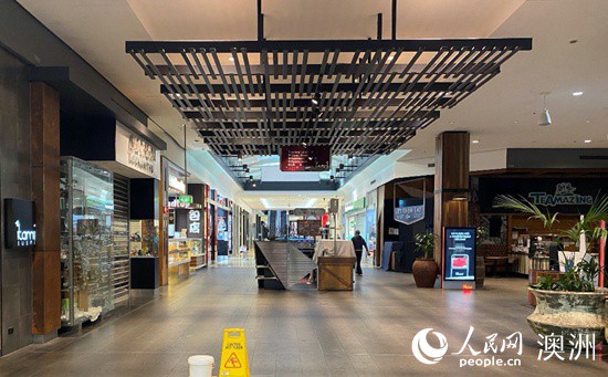 阿德莱德当地一家大型购物商场，许多店铺已经关闭（摄影 梁书奇）