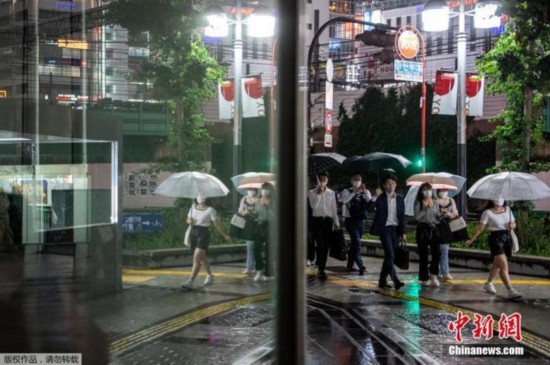 当地时间7月8日,鉴于日本东京都的新冠感染人数再次出现上升势头,日本政府正式决定,第四次对东京都发布紧急事态宣言,适用期为7月12日至8月22日。这意味着,7月23日开幕的东京奥运会全程都将处于东京都的第四次紧急事态宣言之中。