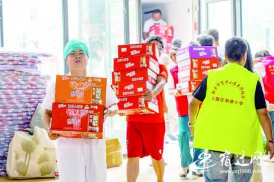 7月28日，在新乡市一校园安置点内，受灾(1554835)-20210729081252