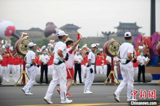 十四运会和残特奥会火炬传递16日在西安“开跑”。　十四运会西安市执委会 摄