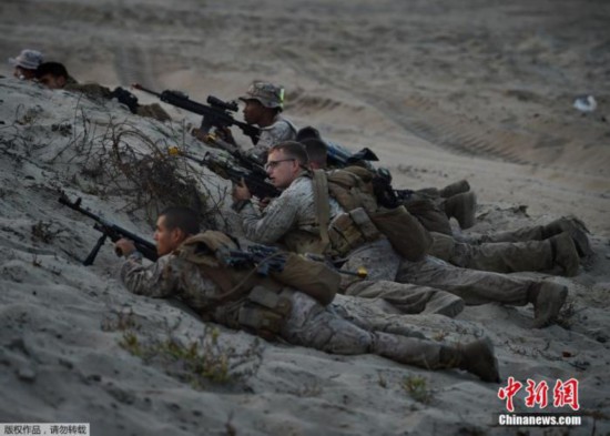 资料图：2015年9月6日消息，美日举行&ldquo;黎明闪电战&rdquo;联合离岛防卫演习。