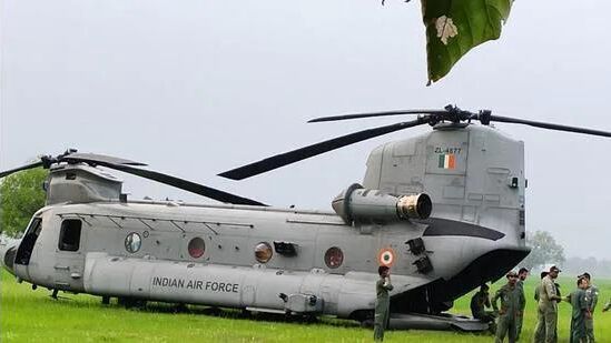 印度空军一架新列装"支奴干"运输直升机突发故障,紧急