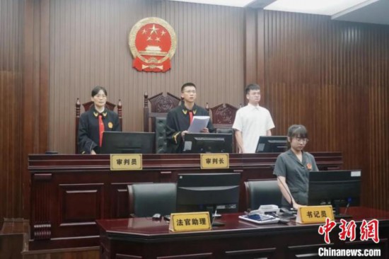 持菜刀抢劫珠宝店杀1人浙江温州一被告被判死刑