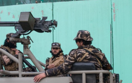 位于阿富汗喀布尔的塔利班武装人员