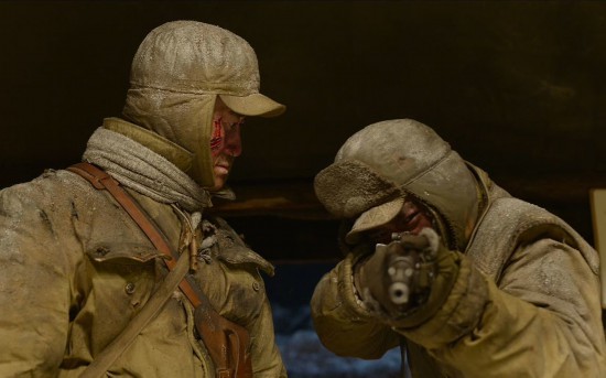 《长津湖》剧照。千里万里兄弟俩共赴战场。