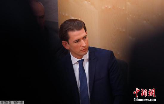 奥地利国民议会5月27日以多数支持通过对库尔茨内阁的不信任投票。库尔茨成为奥地利二战后首位被国会罢免的总理。奥总统范德贝伦当晚宣布由库尔茨领导的人民党籍副总理哈特维希&middot;勒格尔出任临时总理。图为库尔茨出席国会的辩论。