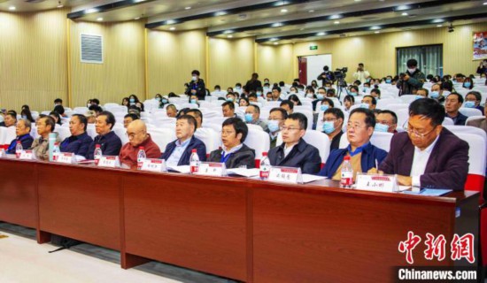 图为与会专家学者听会。 杨忠宁 摄