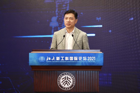 自动驾驶|李彦宏：百度用“工程思维”做自动驾驶 无人车累计服务超40万人次