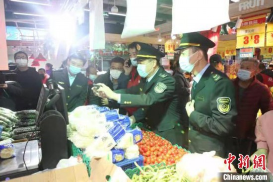 疫情期间哄抬价格呼和浩特一超市被罚30万