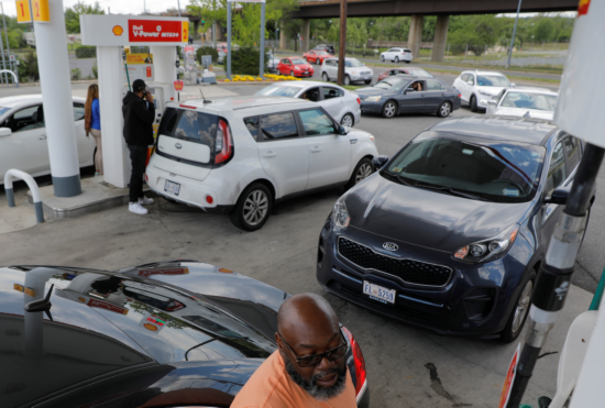 美国一家加油站内