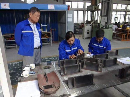 学员们在培训中心学习(资料图)