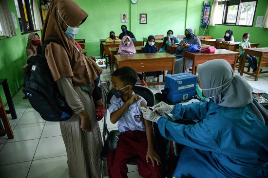 印尼儿童接种新冠疫苗