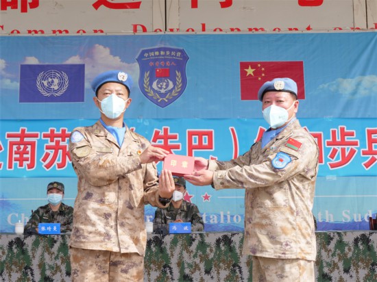 交接印章。维和步兵营供图