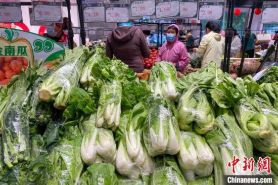 海口某超市内陈列的蔬菜。　凌楠 摄