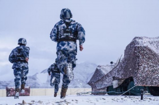 多图直击！高原&ldquo;防空利箭&rdquo;雪中训练