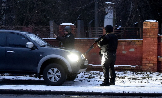 乌克兰士兵在基辅街头巡逻