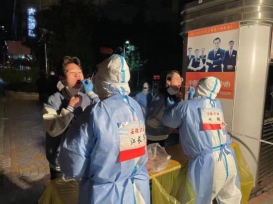 安徽援沪力量再出发：3500名核酸采样人员急赴上海