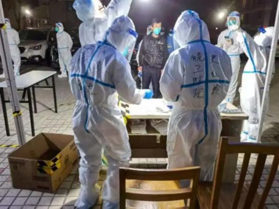 安徽援沪力量再出发：3500名核酸采样人员急赴上海