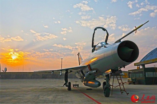 进行地面保障工作。