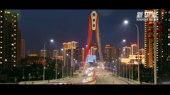 致敬城市“夜行人”