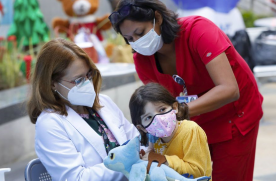 美国洛杉矶，儿童接种新冠疫苗。（资料图）