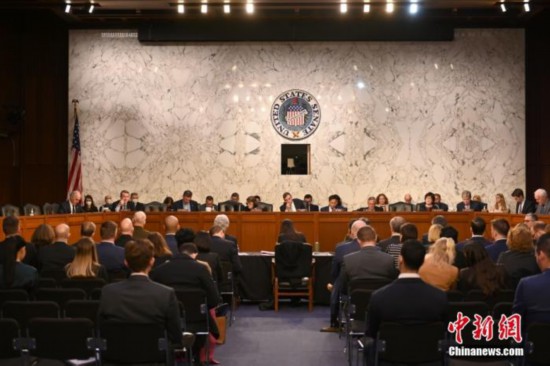 当地时间3月10日，美情报部门负责人就乌克兰局势出席国会参议院情报委员会听证会。中新社记者 陈孟统 摄