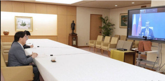 日本共同社报道王毅与林芳正举行视频会晤的消息