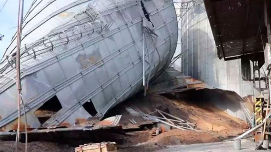 马里乌波尔港粮仓被毁画面（俄新社）