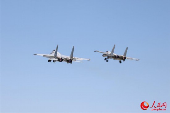 双机加力起飞。