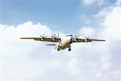 冬日，南部战区海军航空兵某团组织搜攻潜训练，锤炼部队反潜作战能力。图为战机飞赴目标空域。秦钱江摄