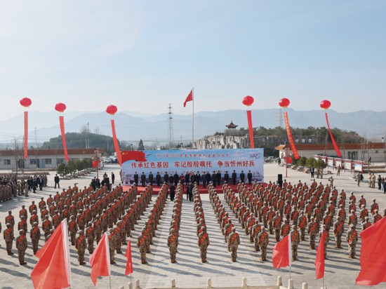 山西省忻州军分区举行送新兵活动。 边靖泽摄