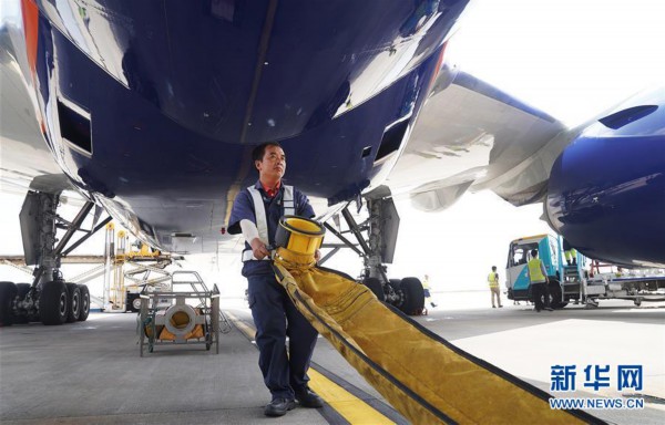 (社会)(1)酷暑下的坚守