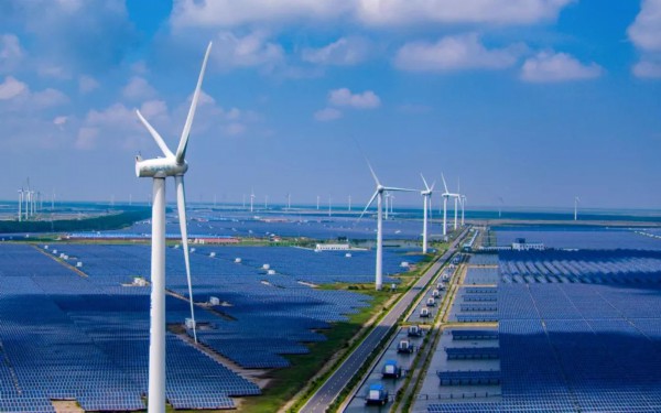 (图为盐城东台“风光渔”一体化产业基地。图片/视觉江苏网)