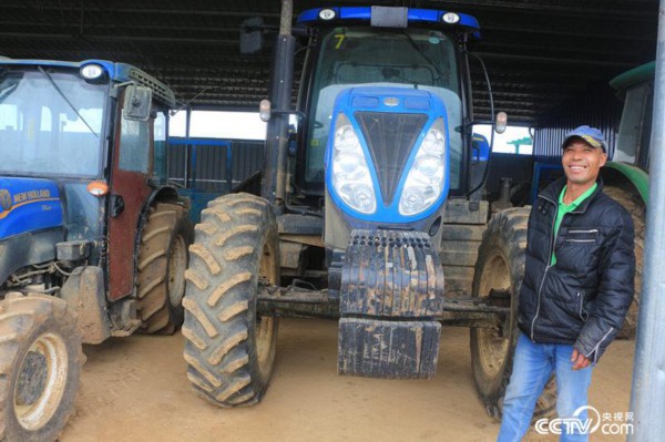 　　从&ldquo;失地农民&rdquo;转变为现代农业的一份子，韦文河很自豪。（何川/摄）