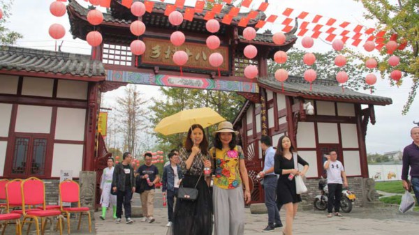 【组图】&ldquo;看美丽乡村 庆改革开放&rdquo;系列直播活动：成都市郫都区战旗村