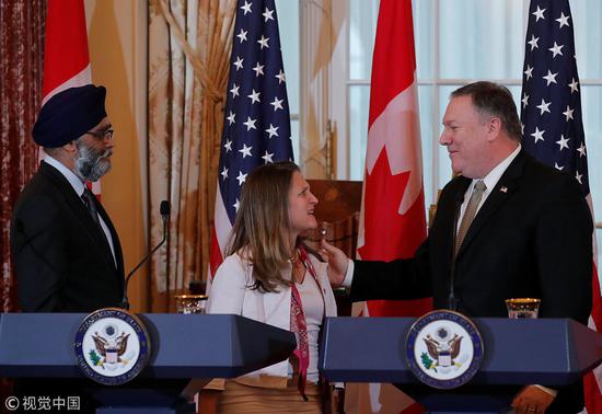 加拿大外交部长弗里兰（中），美国务卿蓬佩奥（右） @视觉中国