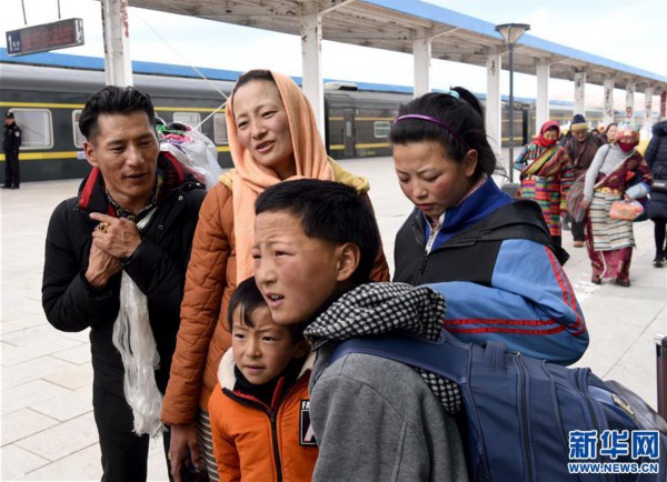 （图文互动）（4）海拔4700米的春运时光&mdash;&mdash;探访世界最高有人值守火车站