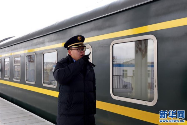 （图文互动）（2）海拔4700米的春运时光&mdash;&mdash;探访世界最高有人值守火车站