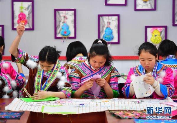 (教育)(1)苗山脱贫影像志——苗乡女的读书梦