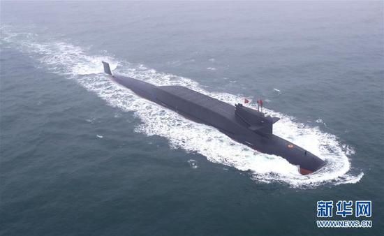 新型战略导弹核潜艇正在接受检阅