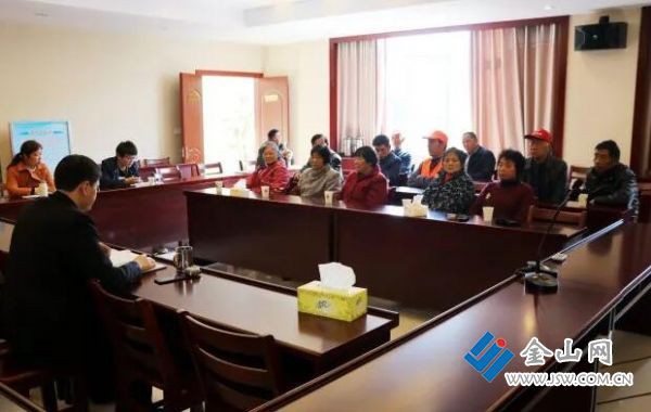 党员群众热心帮助村两委出谋划策解决问题