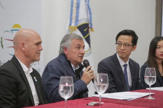 胡胡伊省官员与中兴通讯分公司高管共同出席报告会（胡胡伊省政府网站）