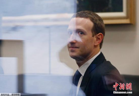 资料图：扎克伯格出席参议院司法和商业委员会的听证会，解释“脸书”在社会和用户私隐问题上扮演的角色。