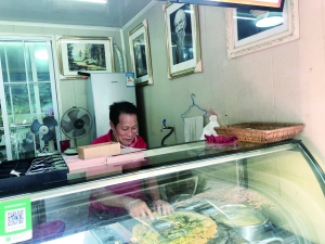 摆摊卖煎饼的“画家”，你知道吗？